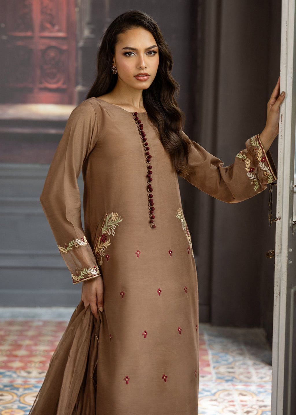 Elara by Mavie Women Pret Ramen Silk Taupe