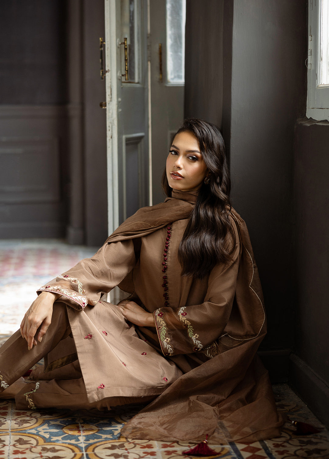 Elara by Mavie Women Pret Ramen Silk Taupe