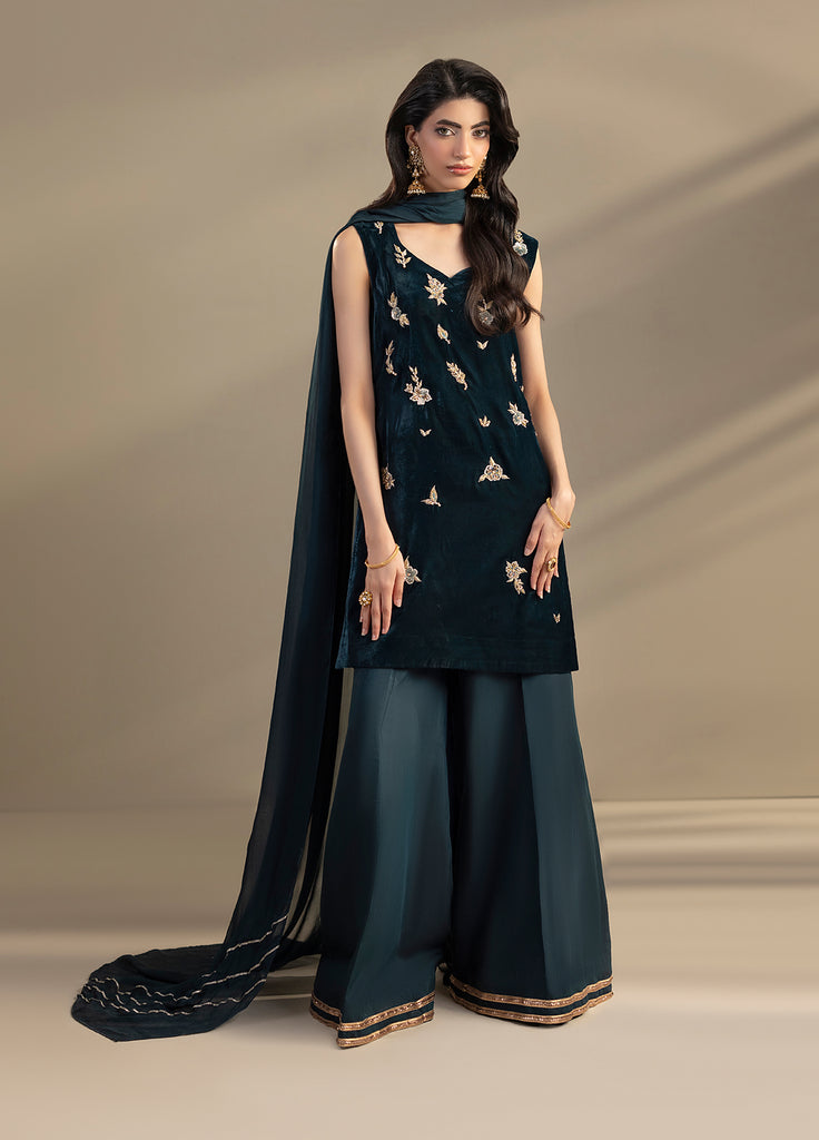 Noir by Mavie Pret Luxury Velvet Miren