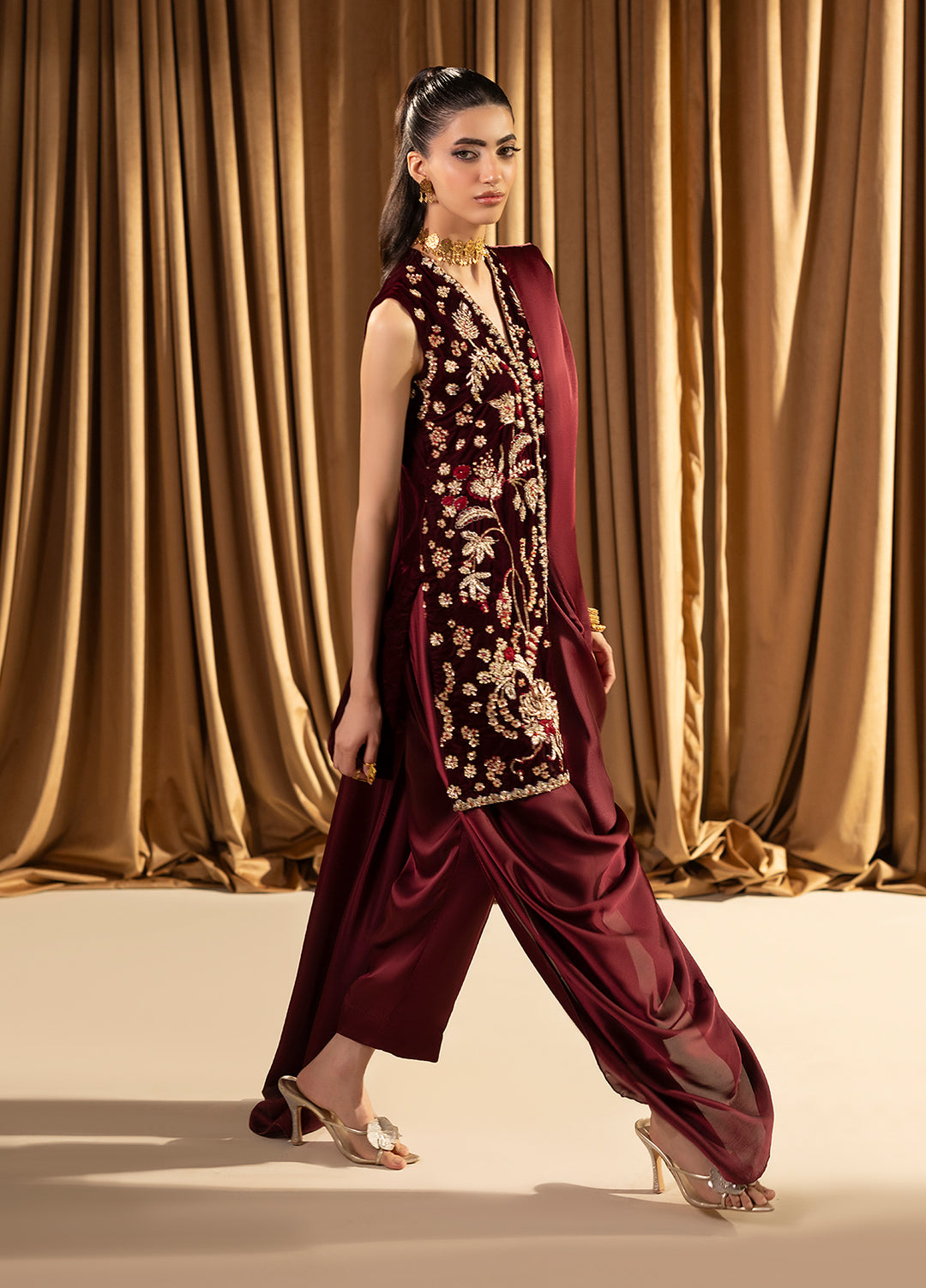 Noir by Mavie Pret Luxury Velvet Arden