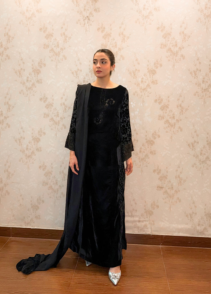 Noir by Mavie Pret Luxury Velvet Muse - Festive Collection