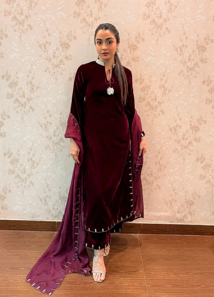 Noir by Mavie Pret Luxury Velvet Luna