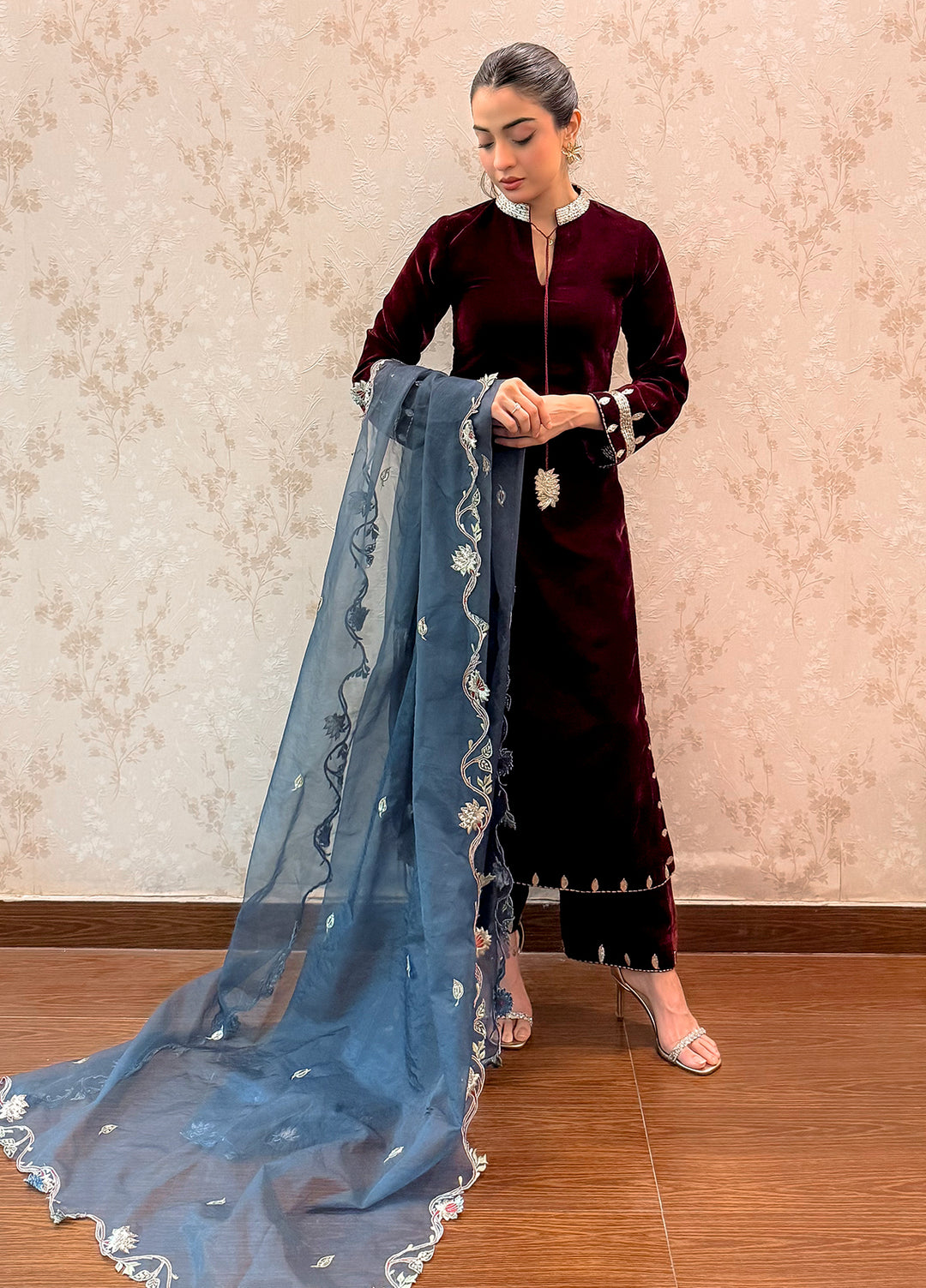 Noir by Mavie Pret Luxury Velvet Luna