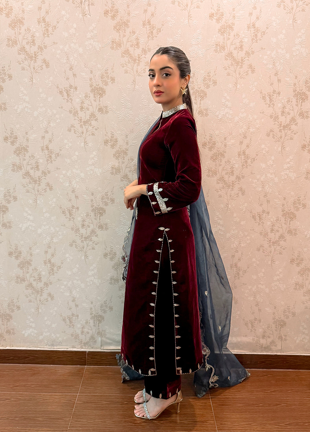 Noir by Mavie Pret Luxury Velvet Luna