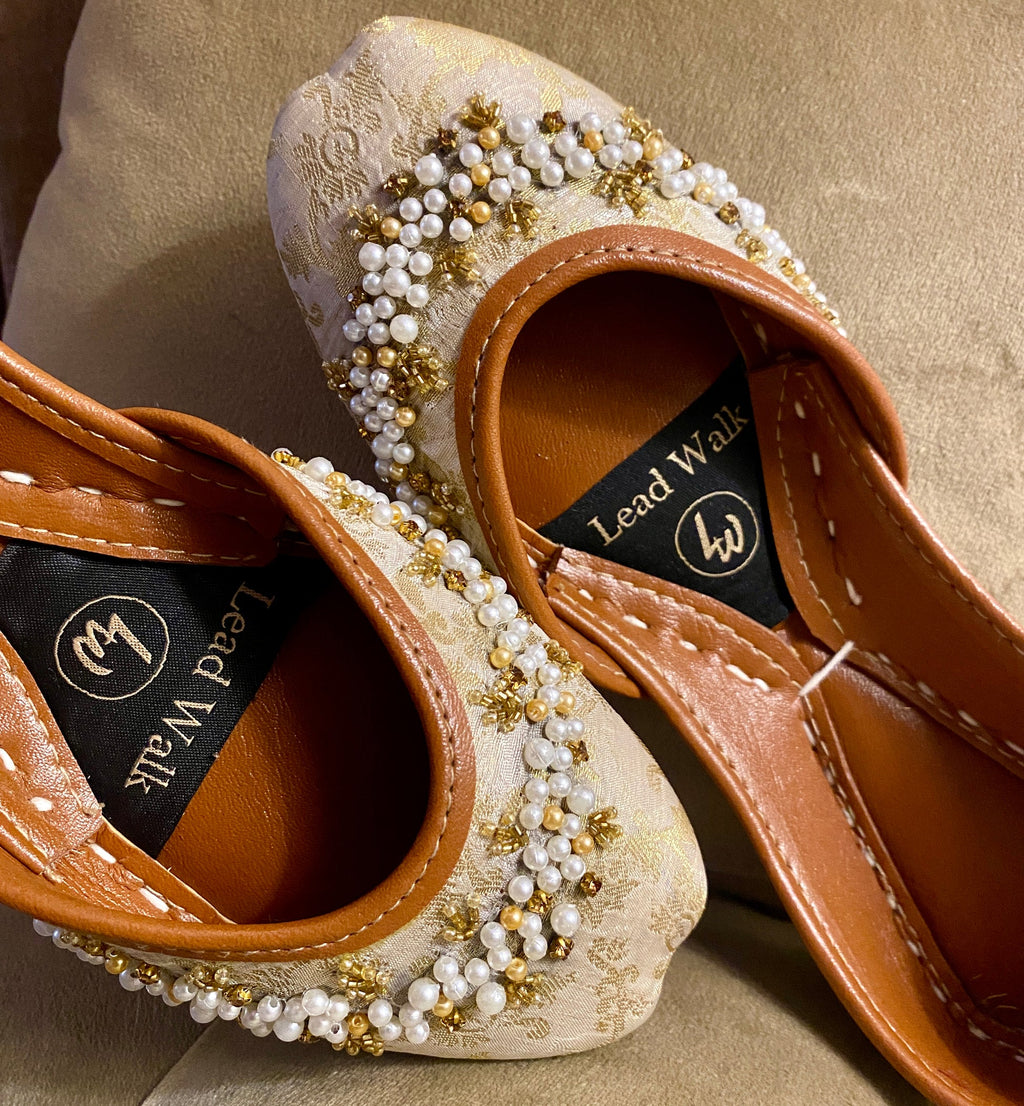 Mehru – Handcrafted Jutti in Soft Beige