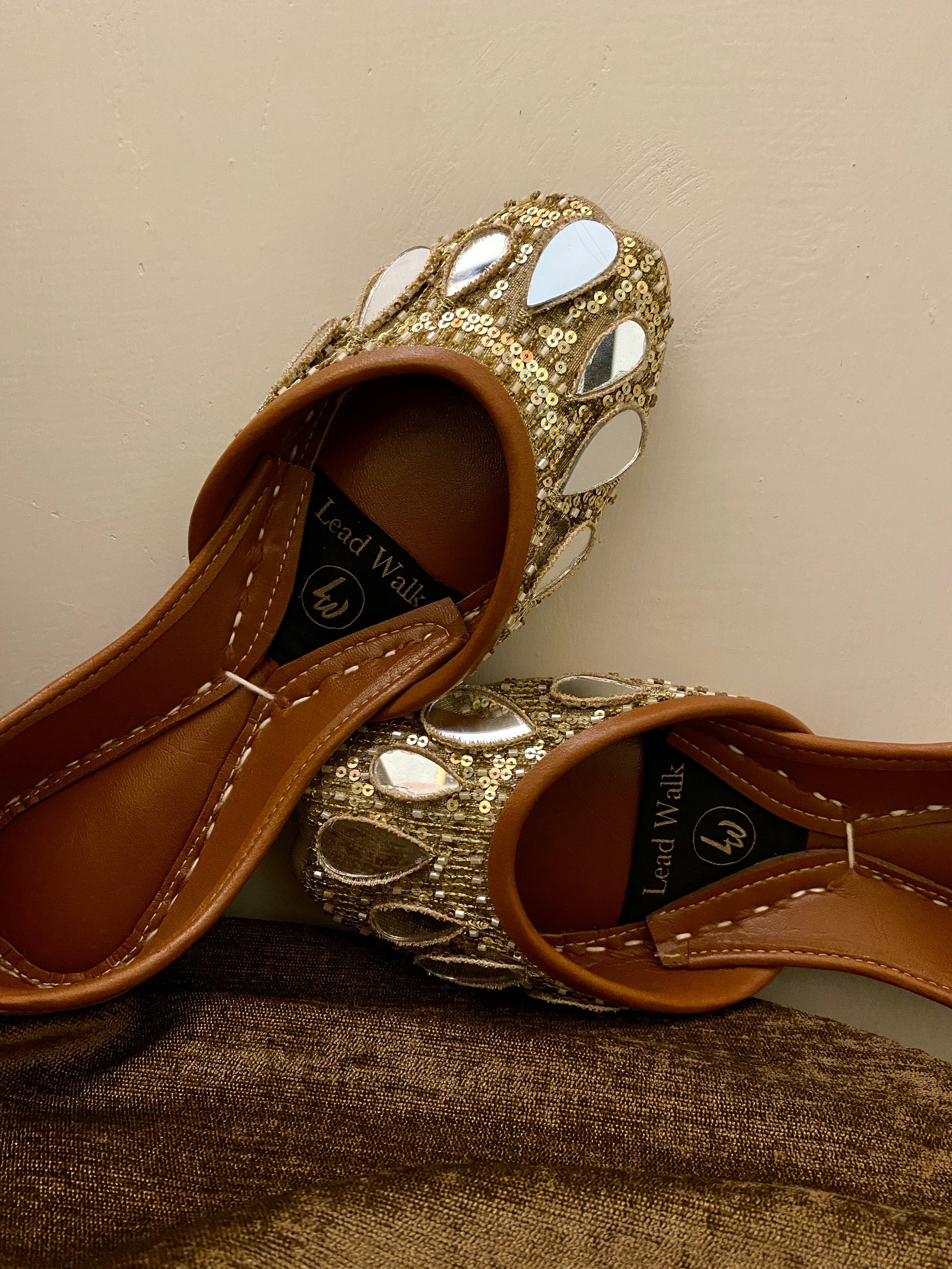 Mishra – Luxe Embroidered Jutti with Heritage Charm