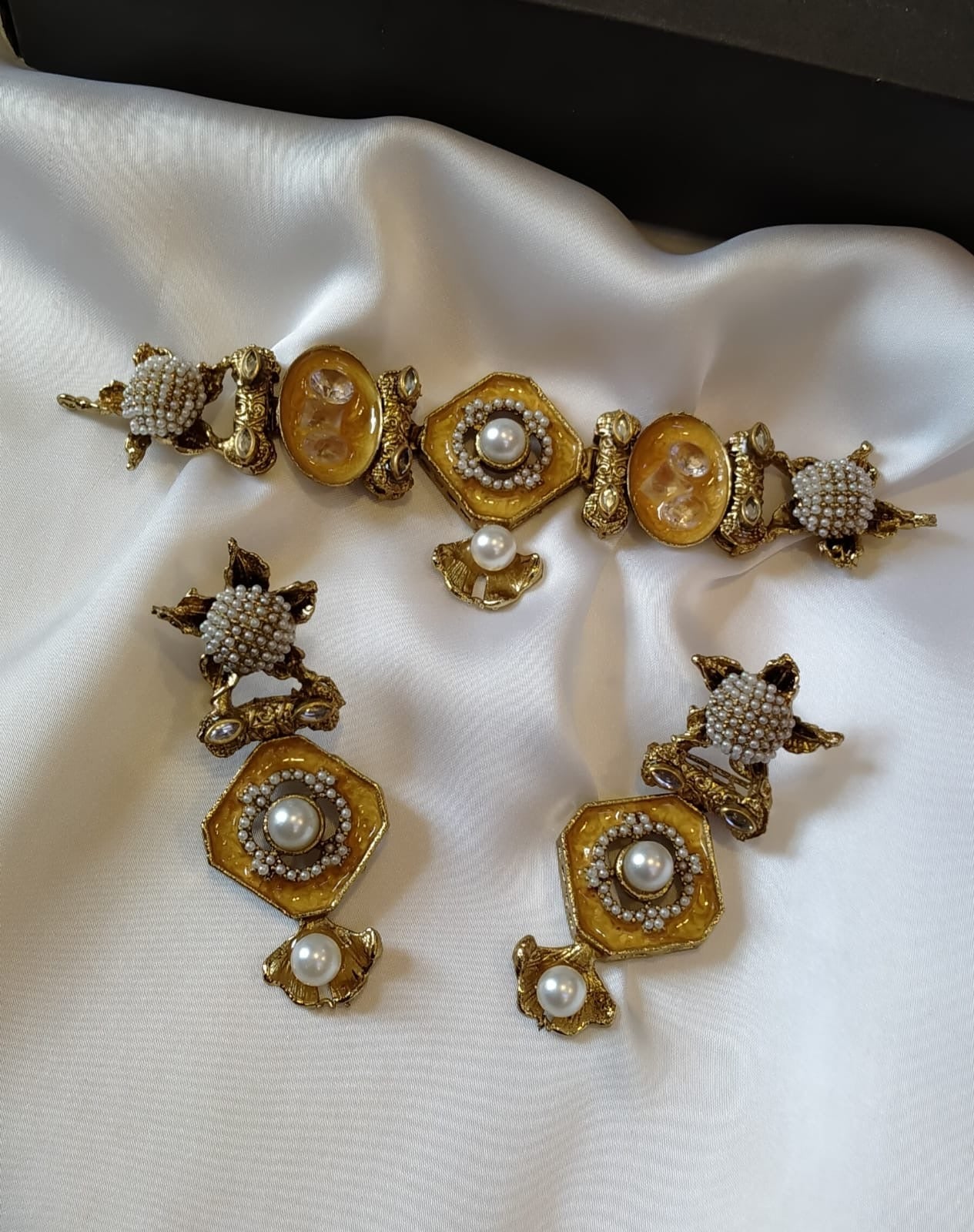 Handmade Crush Stones Meenakari Choker Sets