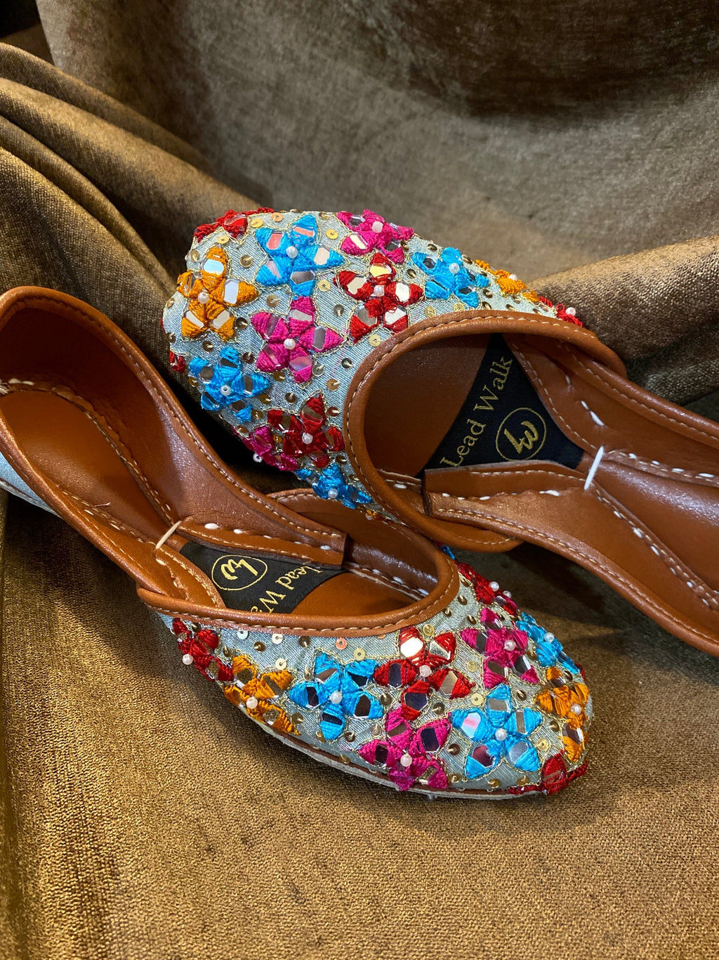 Preet – Mint Mirrorwork & Resham Embroidered Jutti