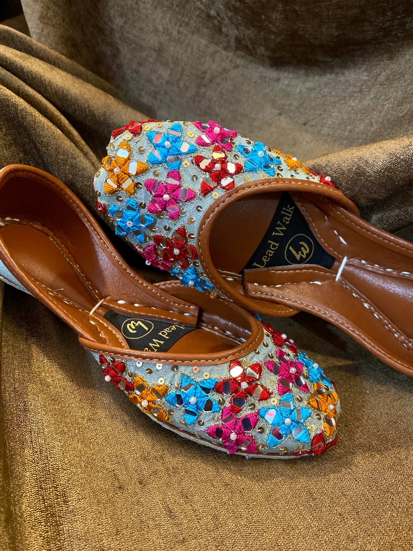 Preet – Mint Mirrorwork & Resham Embroidered Jutti