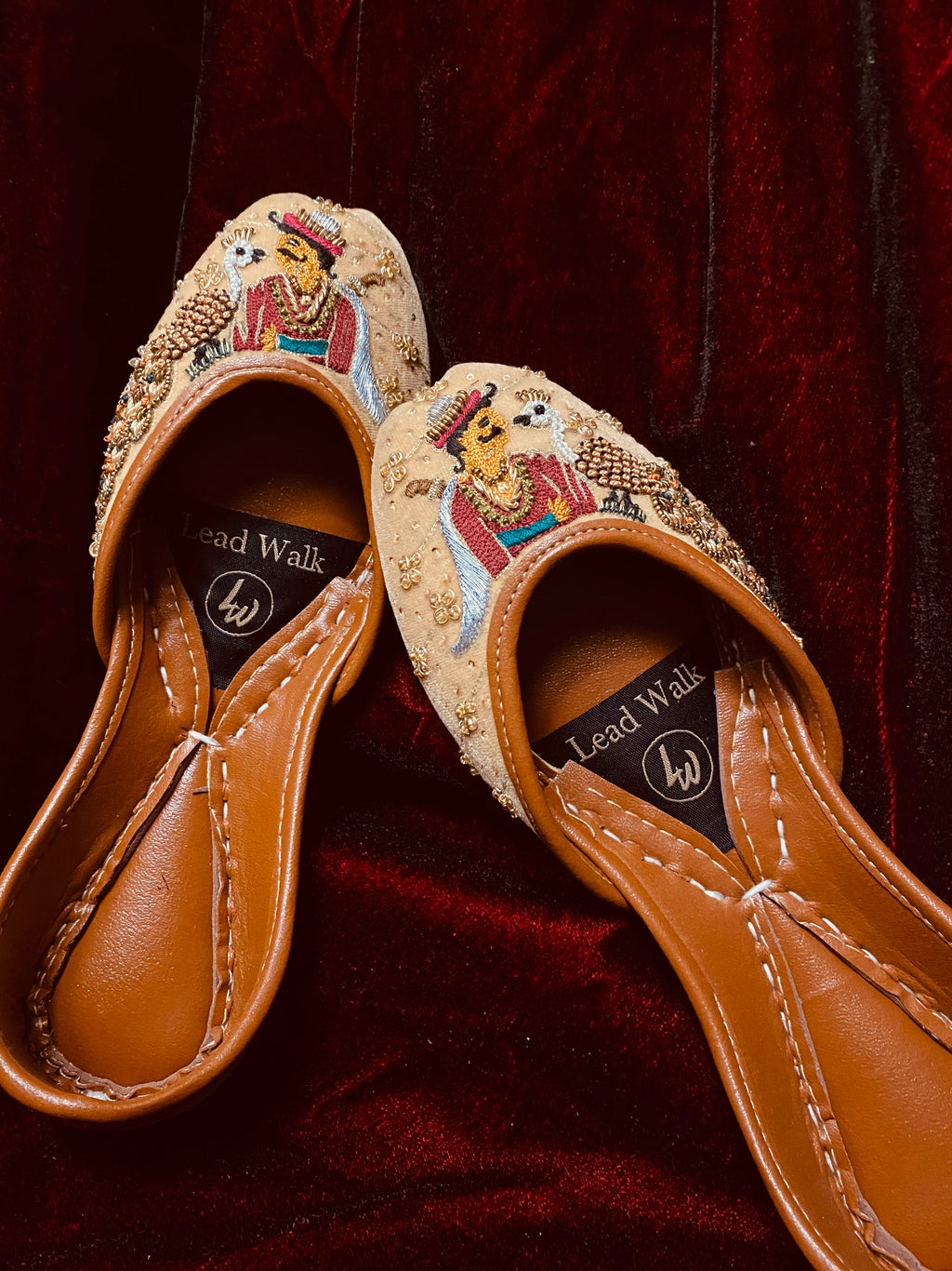 Mughlai Gold – Regal Embroidered Velvet Jutti