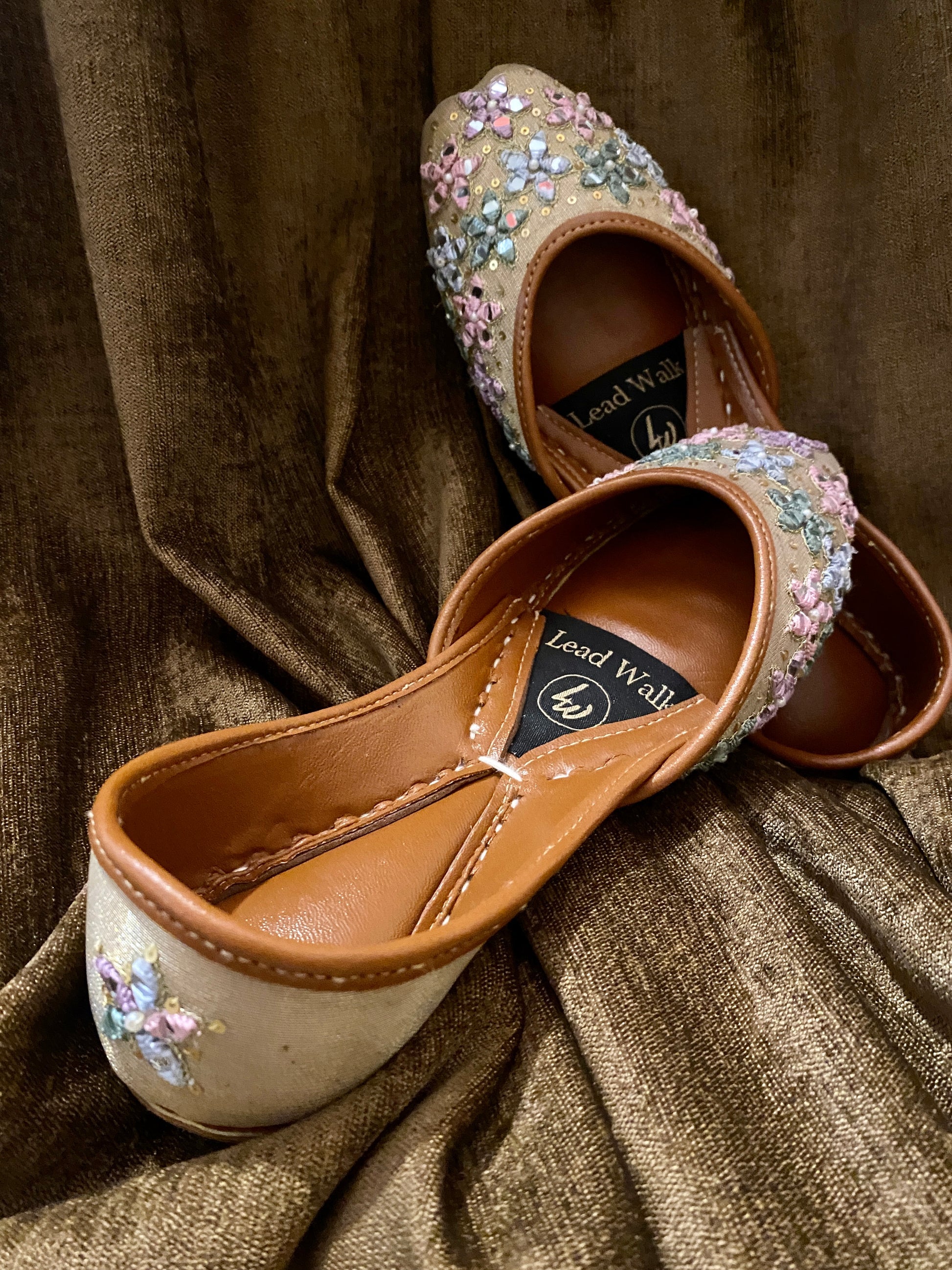 Preet Pastels – Handcrafted Embroidered Khussa