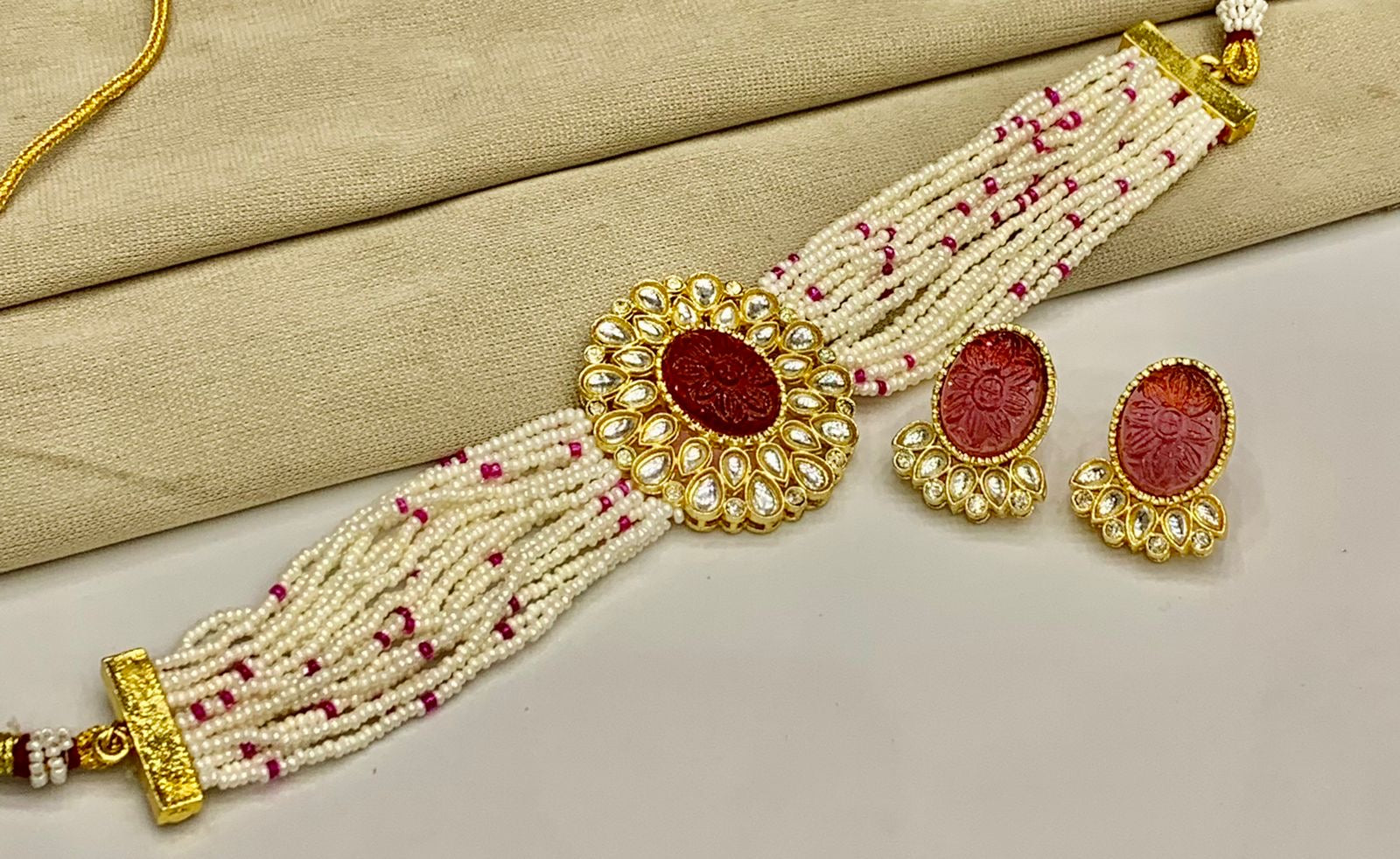 Elegant Choker Jewellery Set