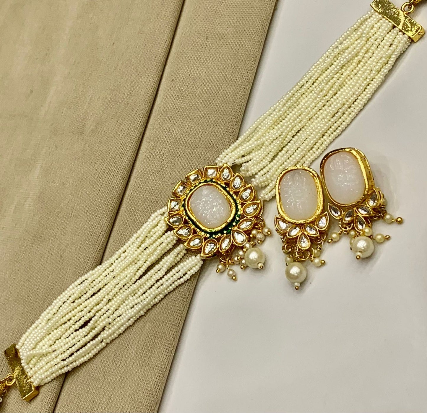 Elegant Choker Jewellery Set