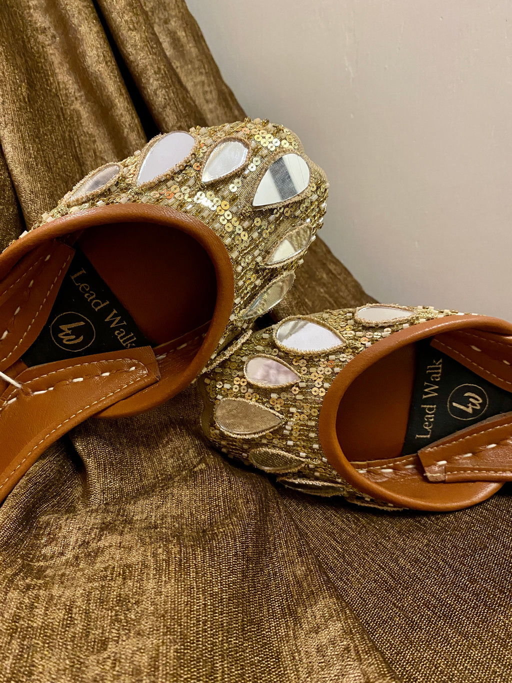 Mishra – Luxe Embroidered Jutti with Heritage Charm