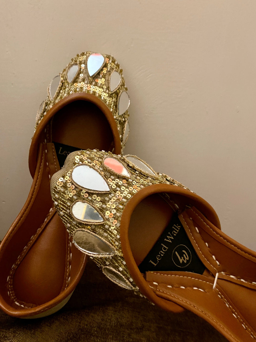 Mishra – Luxe Embroidered Jutti with Heritage Charm