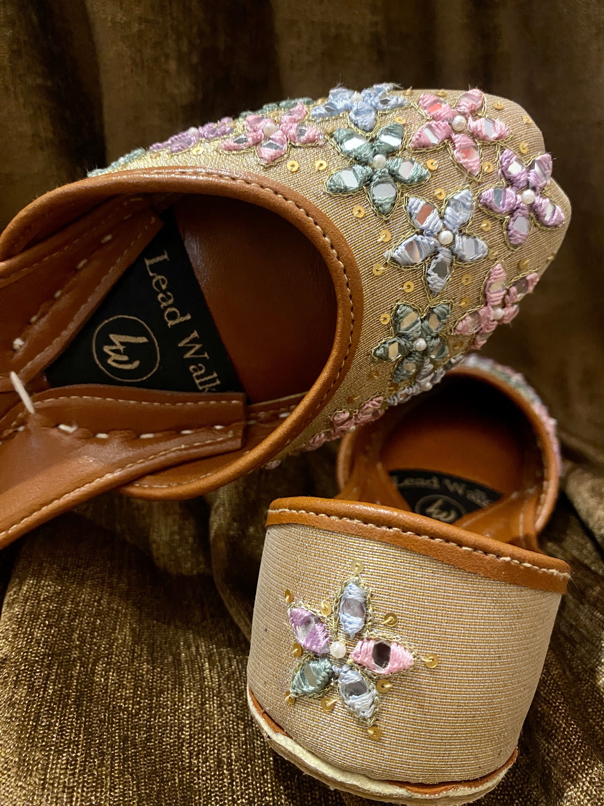 Preet Pastels – Handcrafted Embroidered Khussa