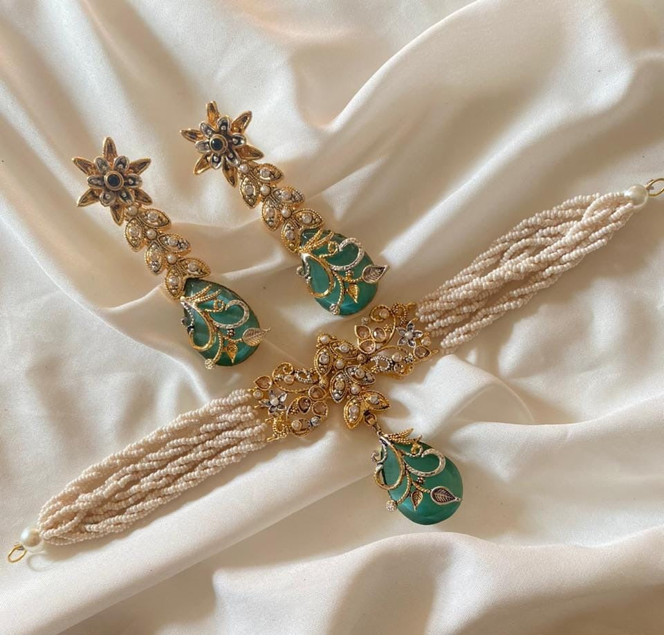 Zircon Choker Set – Elegant Gold-Toned Necklace with Matching Earrings