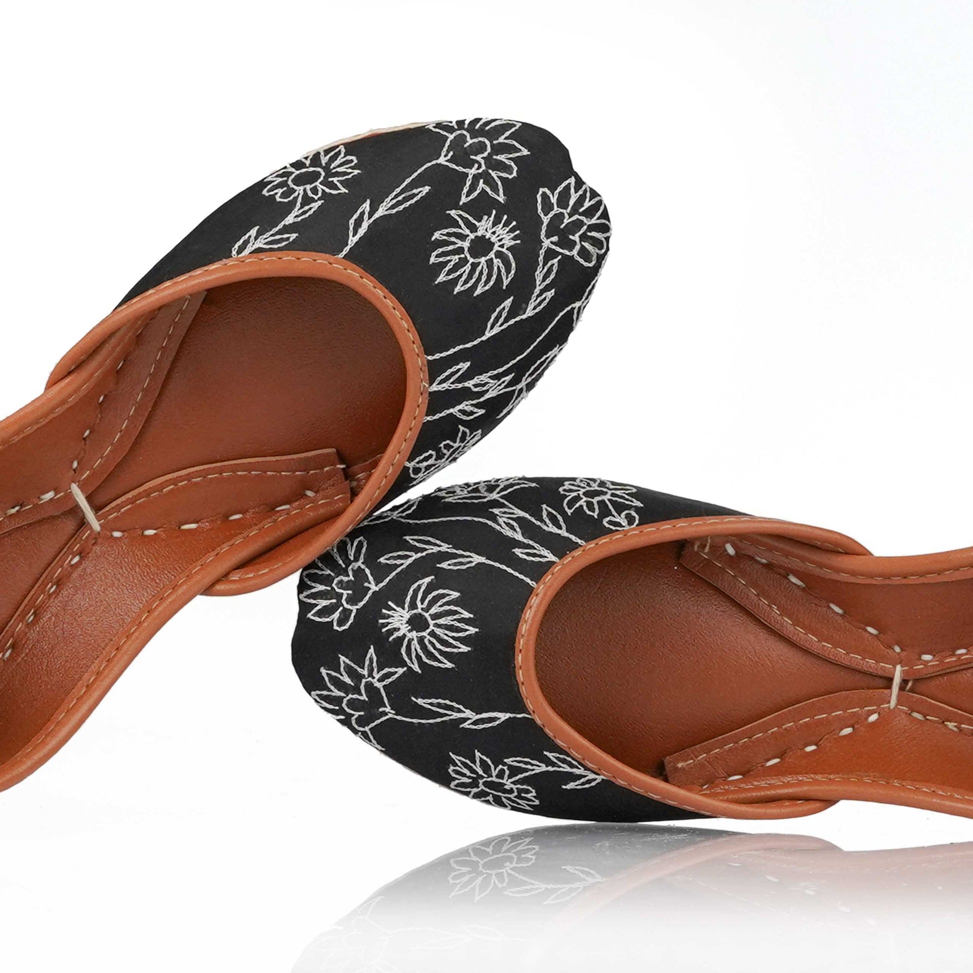 Monochrome – Vintage‑Style Office Jutti