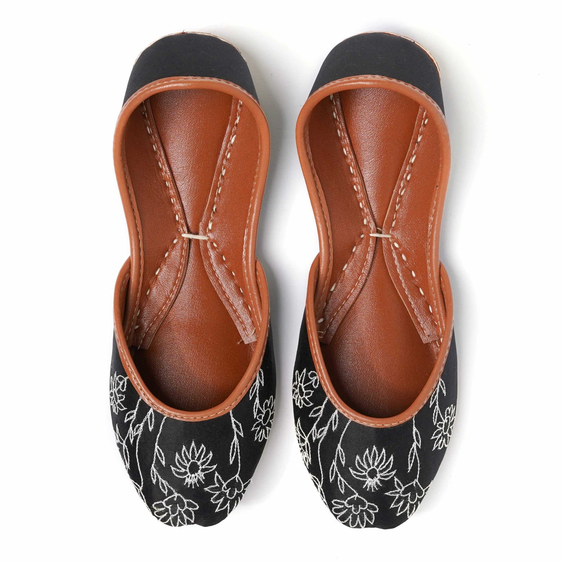 Monochrome – Vintage‑Style Office Jutti