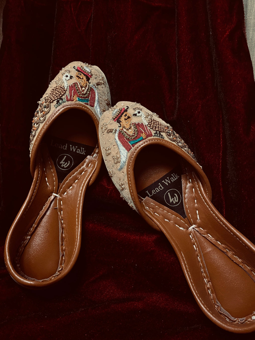 Mughlai Gold – Regal Embroidered Velvet Jutti