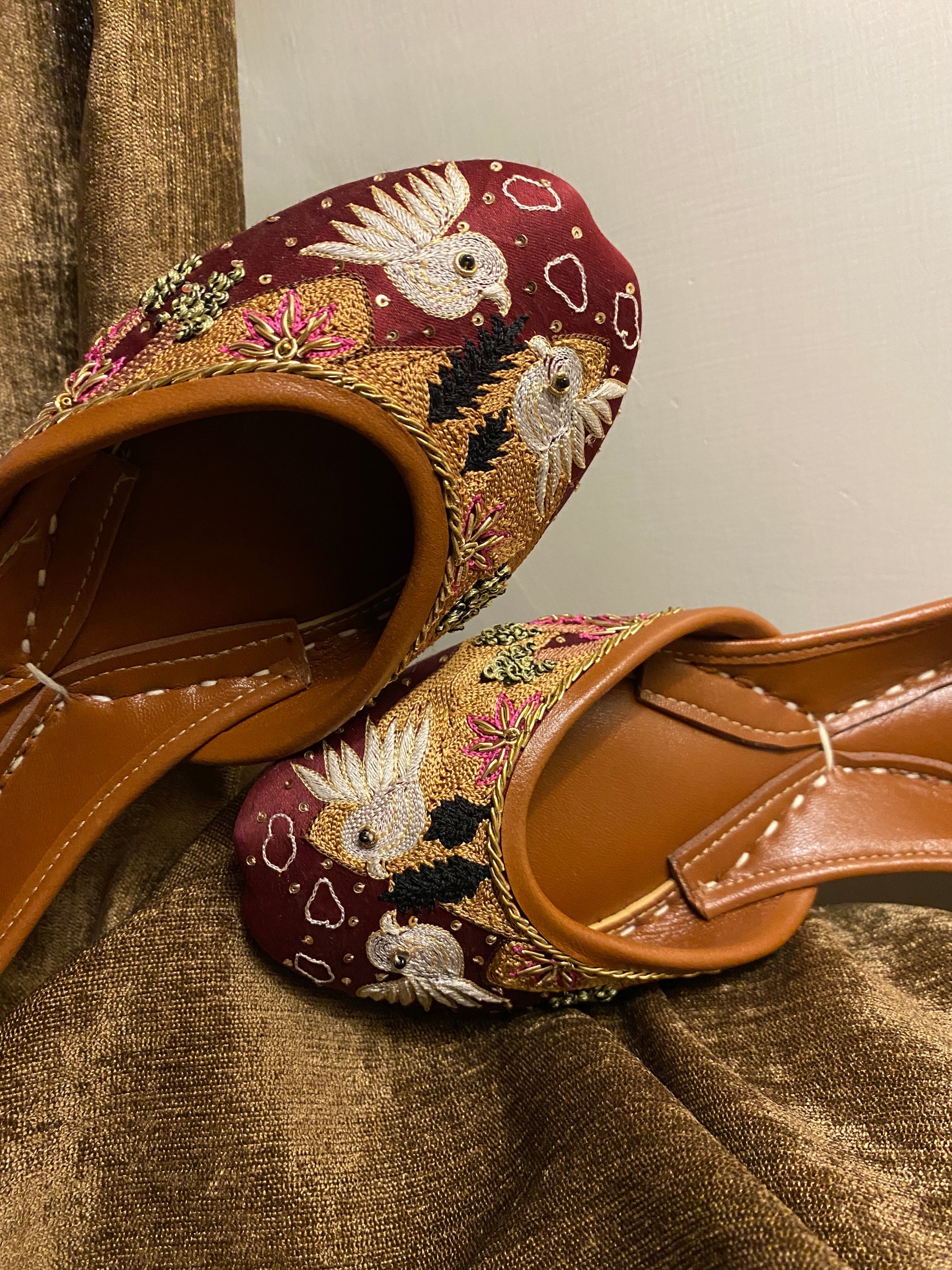 VASL – Maroon Silk Jutti with Pastel Resham & Gold Zardozi Embroidery