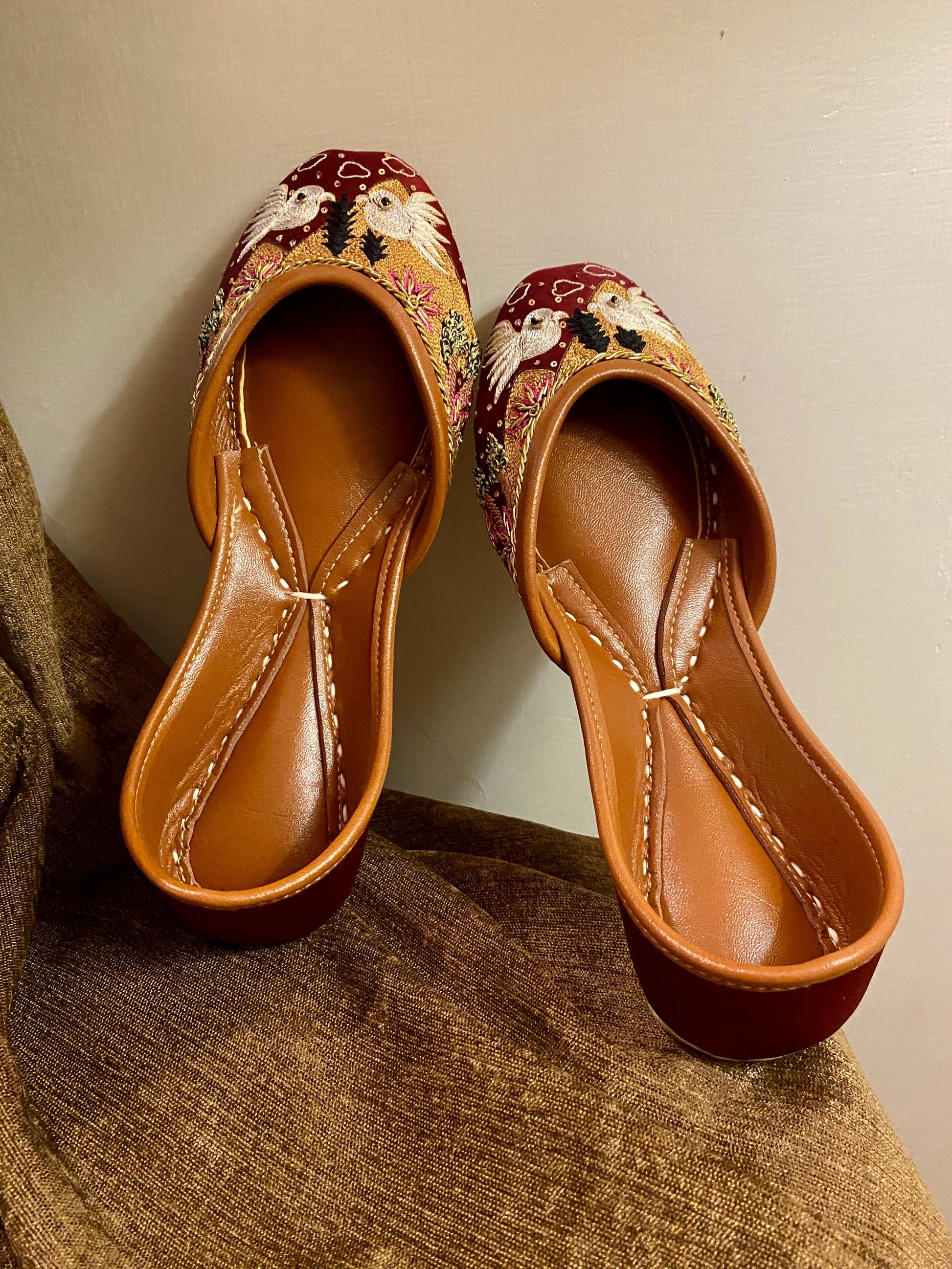 VASL – Maroon Silk Jutti with Pastel Resham & Gold Zardozi Embroidery