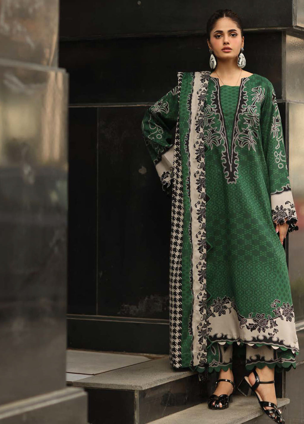 C Prints by Charizma Printed Linen Suits  3 Piece