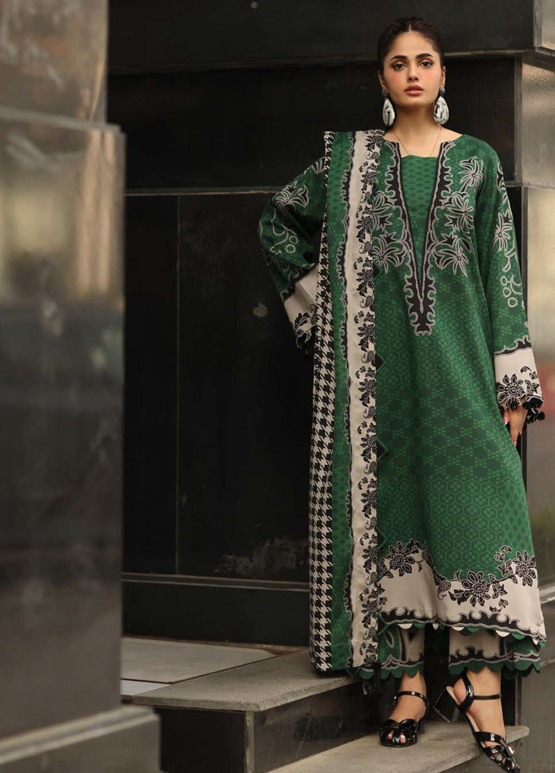 C Prints by Charizma Printed Linen Suits  3 Piece