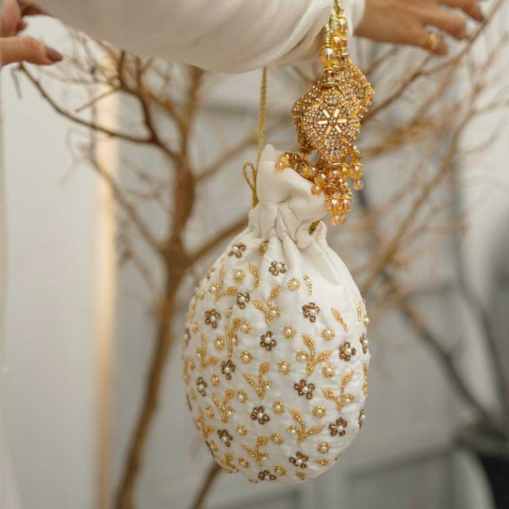 Booti Batwa – Embroidered Silk Drawstring Potli