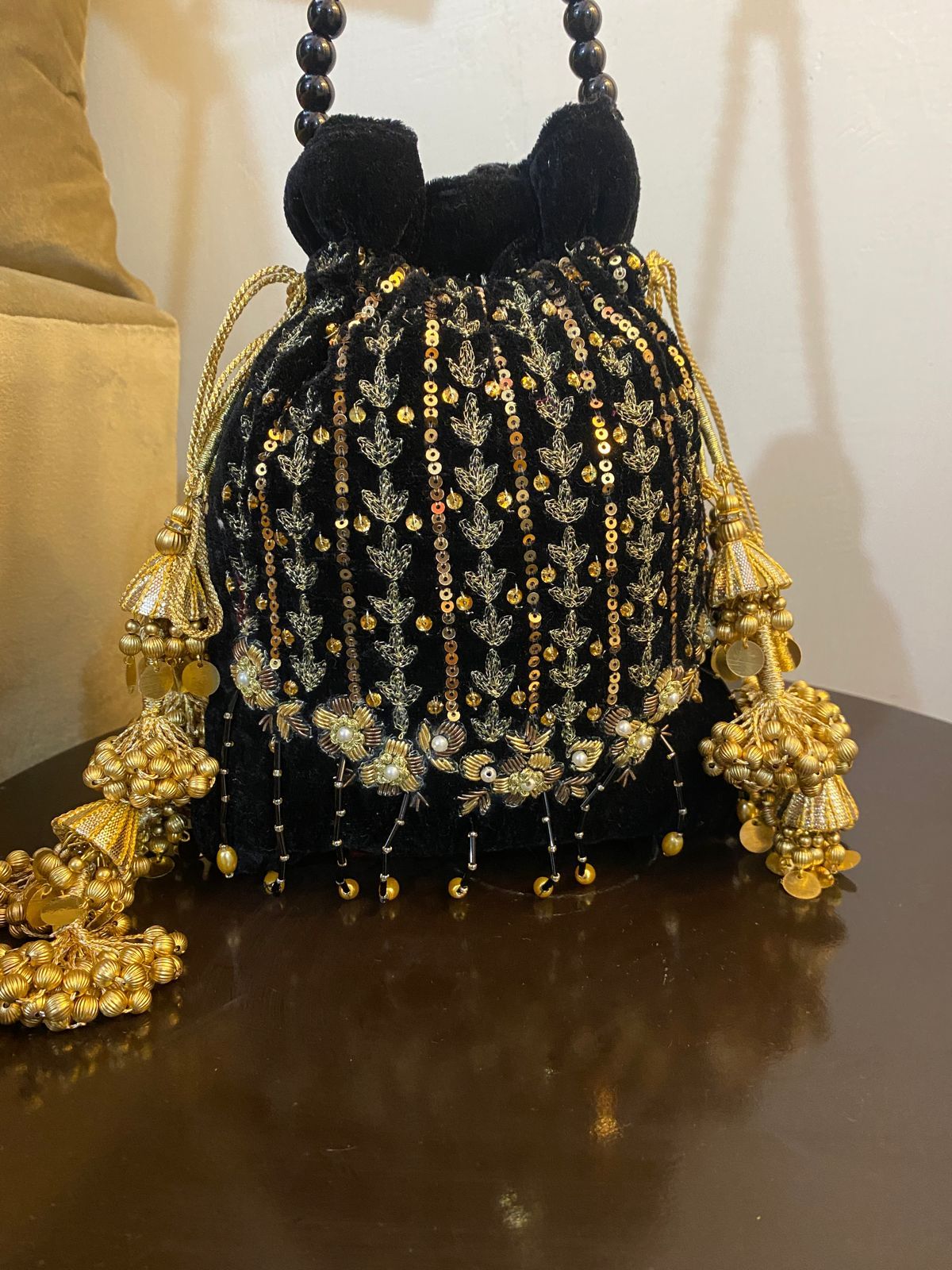 Zarqoon Batwa – Handcrafted Velvet Potli with Zari & Pearl Embellishments