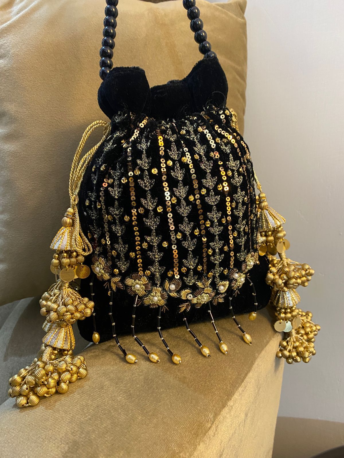 Zarqoon Batwa – Handcrafted Velvet Potli with Zari & Pearl Embellishments