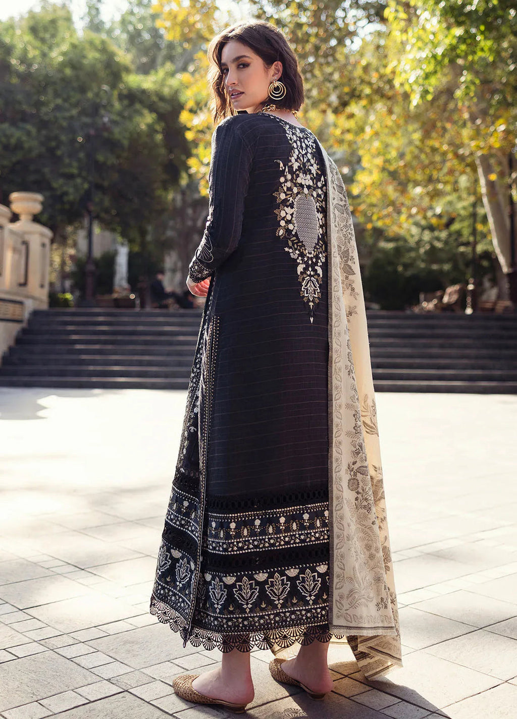 Mushq Embroidered Karandi